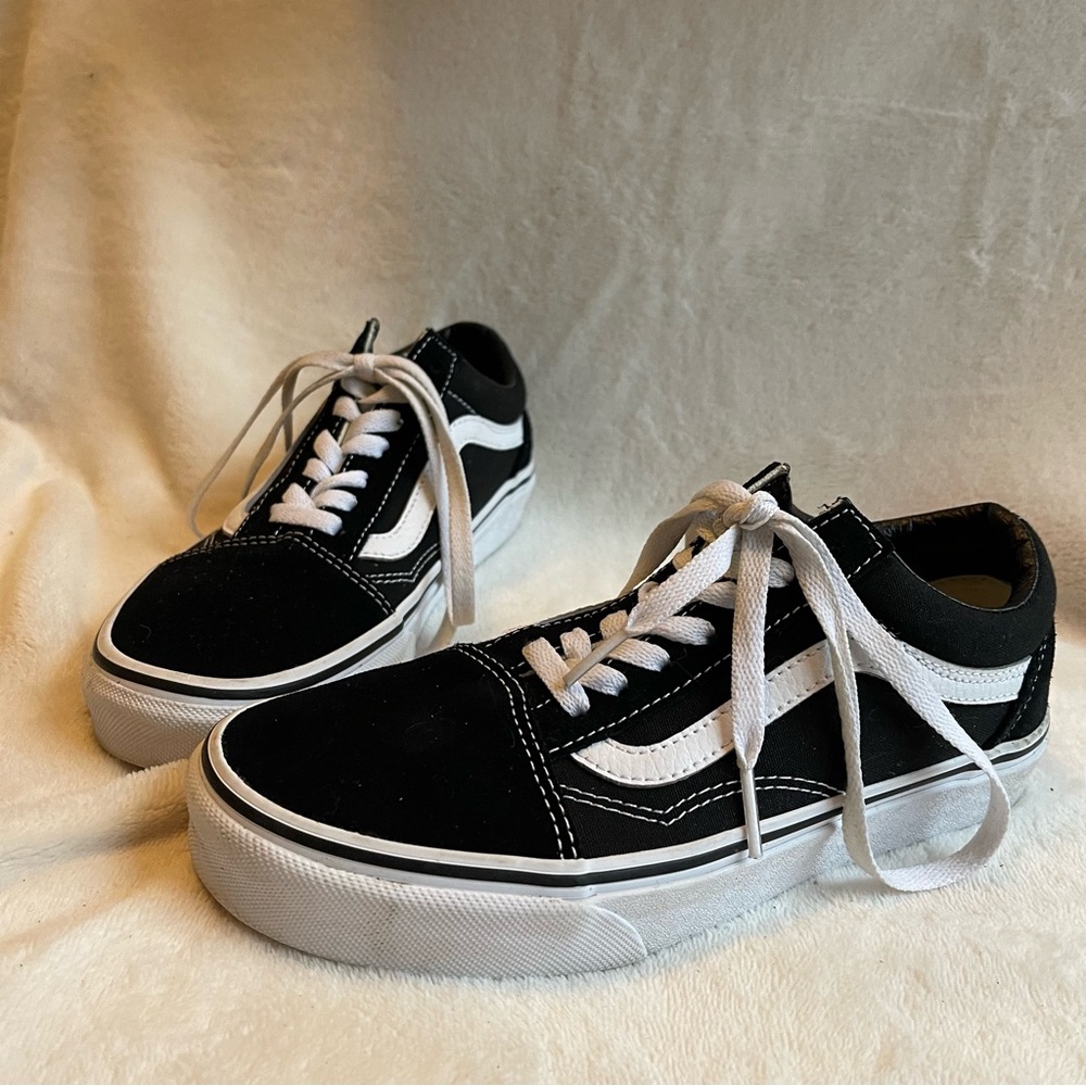 Classic Vans Old Skool Black & White Sneakers - Women's 6.5 / Men's 5